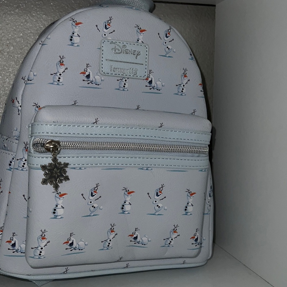 Super RARE Olaf Loungefly